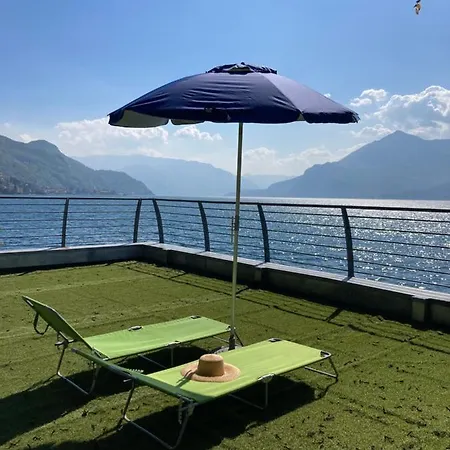 Дом отдыха Unique Waterfront Private House At