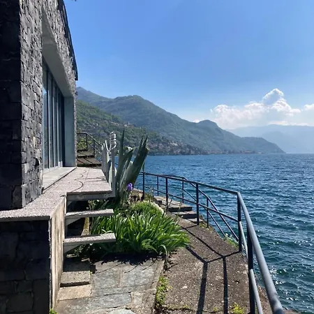 Unique Waterfront Private House At * Дервио