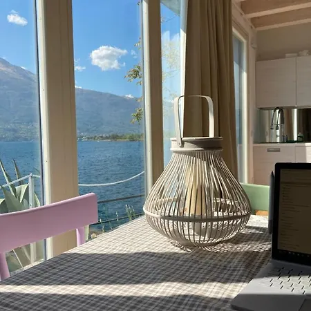 Unique Waterfront Private House At 度假居